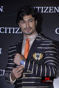 Vidyut Jamwal Unveils Citizen Watches Promaster Series Vidyut Jamwal Body, Vidyut Jamwal, Canada Style, Citizen Watches, Iron Man Art, Awesome Beards, Citizen Watch, Hottest Guy Ever, Shahrukh Khan