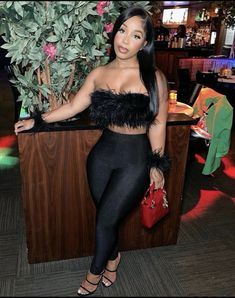 Birthday Outfit Not Dress, December Birthday Outfit Ideas, 20th Birthday Outfit Ideas Winter, Birthday Dinner Guest Outfit Black Women, Birthday Trip Outfit Ideas, 20th Birthday Outfit Ideas Casual, New Years Looks Outfit, Winter Baddie Outfits Going Out, Birthday Dinner Outfit Black Women