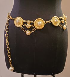 90s 90's Deadstock Goldtone and Pearl Chain Belt By Vintage - Thrilling Diy Chain Belt, Corset Belt Outfit, 1990 Style, Star Outfit, Rock Star Outfit, Derry Girls, Gold Chain Belt, 90s Jewelry, Coastal Vibes