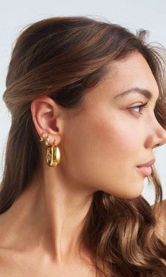 Looking for a pair of earrings that will make a statement? Look no further than these 14k gold fill Pamu hoops! These lovely lightweight square shape hoops will have everyone doing a double take. They're like a piece of art for your ears, but without the pretentiousness. These hoops are unapologetically bold, just like your ex who still texts you 'hey' every few months. But unlike your ex, these earrings will never let you down. They're the perfect accessory for a night out on the town or just s Gold Small Hoop Plug Earrings, Pierced Huggie Metal Earrings, Hoop Wrap Earrings For Gift, Yellow Gold Pierced Cartilage Earrings, Hoop Metal Cartilage Earrings, Trendy Hoop Plug Earrings For Gift, Trendy Hoop Plug Earrings As A Gift, Modern Pierced Huggie Earrings, Tarnish Resistant Teardrop Huggie Earrings