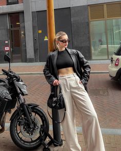 16 Amazing Beige Pants Outfit Ideas To Wear On Casual Days - The Wandering Girl Leather Look Blazer Outfit, Casual Leather Blazer Outfit, Style Leather Blazer, Leather Blazer Outfit Classy, Blazer Going Out Outfit, Leather Blazer Outfits, Black Leather Blazer Outfit