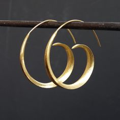 A simple and stylish pair of gold vermeil swirl hoop earrings, suitable for any occasion.  Dimensions: approx 3cm diameter.  Material: Gold Vermeil.  Finish: Shiny or Matt.  Also available in Sterling Silver: https://www.etsy.com/uk/listing/476052911 Beyond Biasa creates unique jewellery that is inspired by antique and tribal designs from around the globe. All of our pieces are handmade so please allow for slight variations in size and colour. Also in this range:  https://www.etsy.com/uk/listing Gold Spiral Minimalist Earrings, Minimalist Gold Spiral Earrings, Gold Spiral Hoop Earrings For Everyday, Lost Wax Jewelry, Wax Jewelry, Fold Forming, Studded Accessories, Earrings Gold Hoops, Modern Silver Jewelry