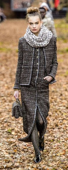 Fashion Show Outfit, Chanel Fashion Show, Mode Chanel, Winter Chic, Chanel Fashion, Fashion 2018, Fall Fashion Trends, Fall 2018, Mode Fashion