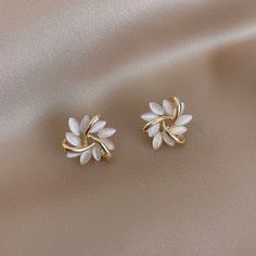 ♡ Opal Flower Stud Earrings ♡ ♡ These white floral earrings are Gold plated Opal stone studs on 925 Sterling Silver needles for a natural minimalist design! They are cute, subtle and compliment any outfit! Perfect as a gift to friends and family or for yourself ♡ ▂▂▂▂▂▂▂▂▂▂▂▂▂▂▂▂▂▂▂▂▂▂▂▂▂▂▂ 💖 Material: 925 Sterling Silver, Opal Stones, 14K Gold Plating ✅ 💖 Size: 1.5 inch long, 1 inch wide ✅ 💖 Everything we do is custom made by hand with Love and Care in our Texan Workshop ✅ ▂▂▂▂▂▂▂▂▂▂▂▂▂▂▂▂▂▂ Circle Stud Earrings, Unusual Earrings, Circle Earrings Studs, Opal Studs, Circle Studs, Big Earrings, Classic Jewelry, Flower Earrings Studs, Opal Earrings