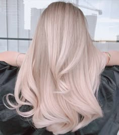 Champagne Platinum Blonde Hair, Dusty Rose Blonde Hair, Pink Blonde Hair Balayage, Pearlescent Blonde Hair, Blonde Hair With Pink Undertones, Blonde Champagne Hair, Pink Platinum Hair, Light Pink Blonde Hair, Pinkish Blonde Hair