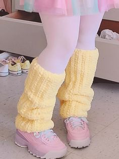 Kawaii Crochet Leg Warmers, Kawaii Crochet Clothes, Medias Aesthetic, Cute Legwarmers, Yellow Leg Warmers, Legwarmers Crochet, Crochet Legwarmers, Crochet Leg Warmers, Crochet Design Pattern