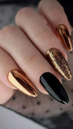 Black And Gold Tips Nails, Black And Gold Nail Designs Glitter, Black Nails With Gold Chrome, Gold Black Nails Design, Nail Black Gold, Black Gold Chrome Nails, 2024 Nail Trends Design, Gold Nail Designs Acrylic, Nail Black And Gold