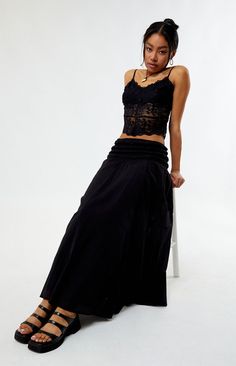 Black Cotton Tiered Maxi Skirt Black High Waisted Skirt Outfit, Black Boho Outfit Bohemian, Long Skirt Outfits For Summer Black, Long Black Tiered Skirt Outfit, Black Boho Skirt Outfit, Black Maxi Skirt Winter, Black Tiered Skirt Outfit, Maxi Black Skirt Outfit, Maxi Skirt Outfit Black Women