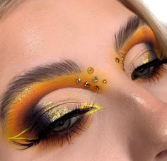 Eye makeup 😍 Dragon Eye Makeup, Transformers Makeup, 2023 Eyeshadow, Eye Makeup For Small Eyes, Eyeshadow Makeup Tutorial, Makeup For Round Eyes, Festival Eye Makeup, Shine Makeup, Dragon Makeup