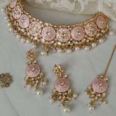 Meenakari Kundan Jewellery, Kundan Meenakari Jewellery, Pink Jewelry Set Indian, Meenakari Jewellery Necklaces, Jewelry For Lehenga, Bridal Jewellery Indian Kundan, Kundan Necklace Simple, Pink Necklace Jewelry, Pink Necklace Set