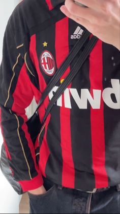 Drill Outfit, Ac Milan Retro, Estilo Drip, Jersey Outfits, Milan Football, Football Retro, Retro Jersey, Long Sleeve Outfits, Guys Clothing Styles