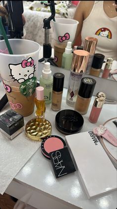 Essence Makeup, Day Makeup Looks, Makeup Bag Essentials, Makeup Drawer, Makeup Is Life, Makeup Tut, Pinterest Makeup, Makeup Needs, Pink Girly Things