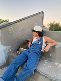 Drippin insta- raytheloser Styling Overalls Men, Guy Overalls Outfit, Overall Fits Men, Overalls Men Aesthetic, Guys Spring Outfits, Fits With Overalls, Men’s Festival Fits Summer, Boys Festival Outfit, Outfits Hombre Streetwear