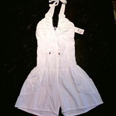 Nwt. Resort Wear Sea Spice Halter Romper. Sides And Back Of Romper Are Smocked. Romper Has Two Pockets. Sheer Material. Ideal For The Beach. White In Color. Made With 100% Peruvian Cotton. Size S. Fitted Beach Overalls, Fitted Overalls For Beach, White Cotton Jumpsuits And Rompers For Vacation, White Cotton Beach Jumpsuits And Rompers, White Cotton Jumpsuits And Rompers For Beach, Fitted White Jumpsuits And Rompers For Beachwear, White Vacation Jumpsuits And Rompers With Pockets, White One-piece Summer Jumpsuit, White Jumpsuits And Rompers With Pockets For Vacation