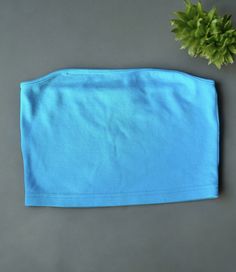 This vintage Express tube top in a beautiful aqua blue color is a must-have for any fashion-forward individual looking for a unique piece to add to their wardrobe. The top is made of a high-quality cotton blend material, and it comes in a size medium, perfect for regular-sized women. This original 1990s piece was manufactured in Hong Kong and features a strapless design that exudes confidence and style. The top is perfect for any occasion and can be paired with a variety of bottoms and accessories to create a chic and trendy look. Get your hands on this vintage Express tube top and elevate your fashion game today! THANK YOU (Big box garage Tube Top Outfit Jeans, Blue Tube Top Outfit, Blue Tube Top, Tube Top Outfits, Top Summer Outfits, Aqua Blue Color, Coastal Granddaughter, Cute Fit, Fit Ideas