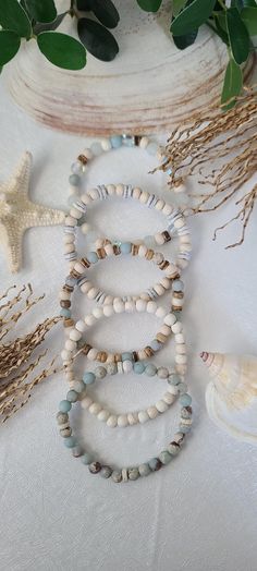 Rock Jewelry Diy Stones, Bracelet Buisness, Glass Bead Bracelet Ideas, Bracelets Beachy, Boho Bracelets Diy, Jewellery Homemade, Clay Beads Ideas, Stretch Beaded Bracelets Diy, Stretch Beaded Bracelets