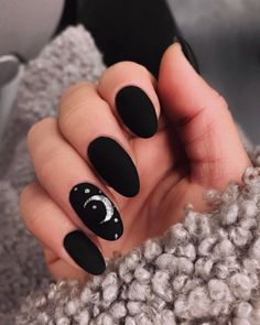 Black Nails With Glitter, Witchy Nails, Matte Black Nails, Black Nail Polish, Matte Nails Design, Almond Nails Designs