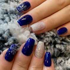 Christmas Nails Simple Classy Blue, Navy Nails Christmas, Blue Glitter Dip Powder Nails, Blue Simple Christmas Nails, Blue Xmas Nails Short, Navy Snowflake Nails, Blue Holiday Nails Acrylic, Navy Blue Snowflake Nails, Blue And White Holiday Nails