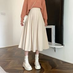 High Waist Pleated Skirt, Empire Dresses, High Waisted Pleated Skirt, Outfit Jeans, Brown Skirts, College Style, Empire Dress, Skirt Women, 가을 패션