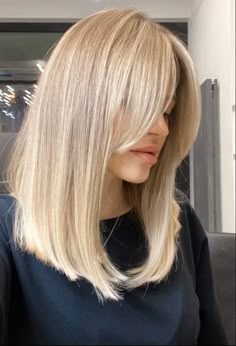 Trendy Short Hair Cuts, Platinový Blond, Asian Haircut, Straight Blonde Hair, Awesome Hair, Blonde Hair Looks, Trendy Short Hair, Hair Haircuts