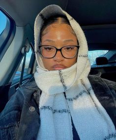 Intro Pics, Beautiful Selfies, Glasses Inspiration, Black Vampire, Scarf Outfit, Cute Glasses, Black Femininity, Mia 3, Wearing Glasses