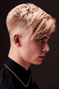 Freshest Fade Haircuts To Copy Right Now ★ Taper Fade Men Haircut Bangs, Voluminous Bangs, Long Voluminous Hair, Short Sides Haircut, Haircut Bangs, Haircuts Trendy, Top Hairstyles For Men, Haircut Names For Men