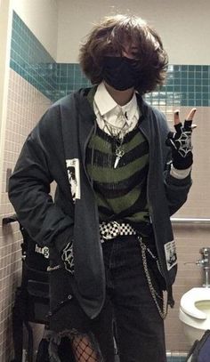 Dullcore Aesthetics Outfit, Skatercore Outfits, Eli Core Aesthetic, Leocore Aesthetic, Punk Masc Outfits, Grunge Outfits School, Alt Winter Outfits Masc, Winter Punk Outfits, Grungy Clothes