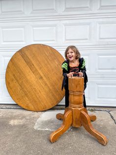 Antique Pedestal Table, Round Table Refinished, Round Oak Table Makeover, Oak Dining Table Makeover, Diy Pedestal Table, Dining Table Redo, Diy Pedestal, Refinished Table