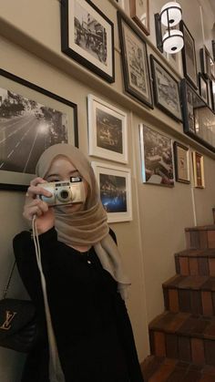 Selfie Hijab, Haircut Selfie, Photo Hijab, Aesthetic Hijab, Ootd Poses, Cute Hairstyle, Hijab Aesthetic, Hijab Style Casual, Hijabi Fashion Casual