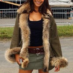 Long Leg Outfits, Fur Lined Jacket Outfit, Y2k Coat, Chique Outfit, Berlin Fashion, Baggy Pants, Mode Inspo, Looks Chic