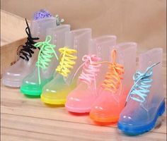 Timberland Fashion, Rain Boots Fashion, Boots Timberland, Harajuku Women, Boots Cowgirl, Ankle Rain Boots, Kawaii Shoes, Japanese Sweets, Boots Winter