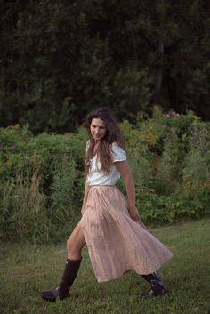 Front Button Linen Skirt With Deep Pockets and Folds - Etsy Casual Full Skirt With Button Closure, Casual Full Skirt Bottoms With Button Closure, Fall Daywear Skirted Bottoms, Buttoned Flowy Flared Skirt, Casual Tiered Skirt With Buttons, Fall Tiered Skirt For Daywear, Fall Daywear Tiered Skirt, Casual Tiered Skirt With Button Closure, Beige Relaxed Skirt With Button Closure