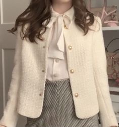 Tweed Jacket Outfit Aesthetic, Elegant Preppy Outfits, Tweed Jacket Outfit Korean, Expensive Aesthetic Outfits, Tweed Jacket Outfit, Sweaters Trendy, Outfits Muslim, Tweed Outfit, Winter Wardrobe Essentials