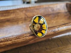 "Real pressed flower ring, featuring Black Eyed Susan flower. The ring has an oval shape and is approximately .70\" x .98\"(18x25mm.) Brass base. The ring size is adjustable." Black Eyed Susan Flower, Pressed Flower Jewelry, Jewelry Nature, Jewelry Resin, Resin Ring, Black Eyed, Handmade Jewelry Gift, Unique Birthday Gifts, Bridesmaid Necklace