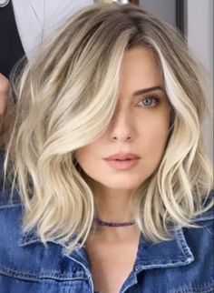 Layered Bob Hairstyles Blonde, Long Bob Haircuts For Thick Hair Shoulder Length Medium Layered, Blonde Highlights Shoulder Length Hair, Blond Medium Length Hair, Shoulder Length Blonde Highlights, Blonde Hair Medium Length, Medium Blonde Bob, Shoulder Length Blonde Hair, Long Blonde Bob