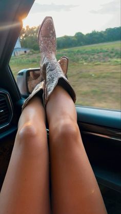 Ocean Cowgirl Aesthetic, Coastal Cowgirl Boots, Western Summer Aesthetic, Western Outfits Aesthetic, Brown Cowgirl Boots Outfit, Aesthetic Cowboy, Breakup Messages, Country Girl Aesthetic, Cowgirl Christmas