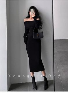 Trendy Winter Party Midi Dress, Trendy Winter Midi Dress For Party, Trendy Black Solid Color Bodycon Dress, Winter Party Midi Dress In Trendy Style, Trendy Black Bodycon Dress For Winter, Winter Long Sleeve Midi Dress For Club, Trendy Long Sleeve Midi Dress For Club, Trendy Winter Club Bodycon Dress, Trendy Winter Bodycon Dress For Club