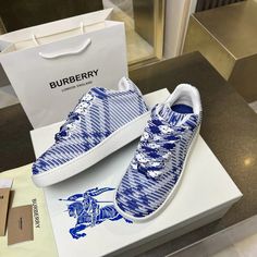 Free air shipping, place an order directly or contact via WhatsApp Sport Shoes Men, Burberry Prorsum, Place An Order, Louis Vuitton Sandals, Louis Vuitton Boots, Burberry Shoes, Burberry London, Shopping Items, Childrens Shoes