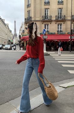 Classy Layered Outfits, Romcom Aesthetics Outfits, Classic Fashion Style Summer, Effortless Picture Ideas, Cute Business Casual Outfits Colorful, Modern Feminine Style Outfit, China Travel Outfits, Elegant Mom Style, Modest Paris Outfits