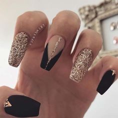 Black And Gold Nails, Black Coffin Nails, Glitter Nails Acrylic, Gold Nail Art, Stylish Nails Designs, Gold Nail, Fall Acrylic Nails, Christmas Nails Acrylic