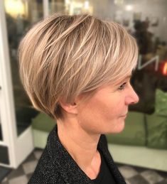 Honey Toned Bob with Lowlights Blonde Bob With Lowlights, Bob With Lowlights, Straight Blonde Bob, Haircuts For Women Over 40, Short Hairstyles Over 50, Best Hairstyles For Women, Born To Rock, Longer Pixie Haircut