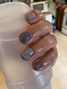 Accent Glitter Nail, Everyday Gel Nails, Shellac New Years Nails, New Years Dipped Nails, Fall Glitter Gel Nails, Winter Polygel Nails, Navy Gold Nails Design, January Dip Nails Ideas 2024, Short Nail Colors Winter