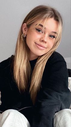 Blonde Hair Inspiration Short, Bangs With Medium Hair, Hair Inspiration Short, Blonde Hair Inspiration, Hair Stylies, Haircuts Straight Hair, Long Hair With Bangs, Penteado Cabelo Curto, Hair Blonde