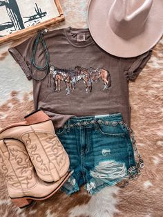 Fits true to size and is a unisex fit Comfort colors tee 100% Cotton Model wears a small and is a size 4/6 and 5'8" Recommended Sizing: Small - 2/4/6 Medium - 8/10 Large - 12/14 XL - 16 Western Clothes For Women, Cowboy Vibes, Liberty Black Boots, Cowboy Stuff, Western Clothes, Country Style Outfits, Western Style Outfits, Cowgirl Outfits