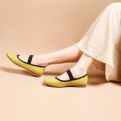 From Dwarves studio, These Mary Jane flats are designed in a timeless, minimal silhouette, so you'll be sure to wear them often. Made from soft leather, soft bottom that ensure all-day comfort. Wear yours with tailoring and denim alike. Color: GreenMaterial: Patent cow LeatherLining: Genuine LeatherInsole: Genuine LeatherSole: RubberHeels: 1.5 Cm/0.59" Fit: Medium to Wide, Runs Normal.Origin: Made in China Production Time: About 7-10 days (Any exceptional case will email you, Please pay attentio Leather Slip-on Ballet Flats For Spring, Spring Faux Leather Flats, Modern Ballet Flats For Everyday Spring Use, Spring Faux Leather Flats With Almond Toe, Spring Faux Leather Almond Toe Flats, Yellow Leather Flats With Rubber Sole, Yellow Leather Flats With Almond Toe, Yellow Leather Slip-on Flats, Yellow Leather Almond Toe Flats