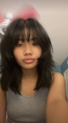 Wolf Cut Short Black Women, Wolfcut Hair Bangs, Black Short Hair Layers, Choppy Layers With Bangs Medium, Up Hairstyles Short Hair, Medium Thick Bangs, Straight Shoulder Length Hair Black Women, Hime Cut Black Woman, Black Wolfcut With Bangs