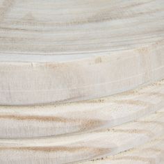 a close up view of the wood grains on a piece of furniture that is made out of plywood