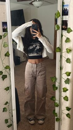 Cargo Pant Outfits, Pant Outfits, Slay Outfits, Mode Tips, Downtown Outfits, Dream Outfits, Downtown Girl, 90s Style