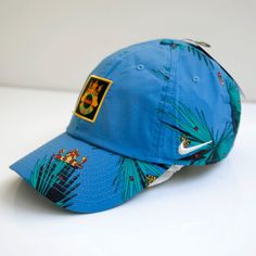 Cap Is New And In Excellent Condition. 100% Authentic Guarantee. No Major Signs Of Wear. We Are The Creators Of All Images Presented In The Listing. Images In Listing, Show The Exact Condition Of The Item. Nike Lebron James Heritage 86 Basketball Strapback Cap Hat Size: One Size Color: Blue/Green 95% Polyester, 5% Spandex Imported Buckle Closure Hand Wash Only Light And Stretchy Woven Fabric Back Strap With Glider For An Adjustable Fit Embroidered Eyelets For Airflow Pre-Curved Bill Lebron Patch Nike Adjustable Dad Hat For Streetwear, Nike Casual Snapback Visor Hat, Casual Nike Baseball Cap, Nike Curved Brim Dad Hat For Streetwear, Nike Dad Hat For Streetwear With Curved Brim, Nike Dad Hat With Curved Brim For Streetwear, Nike Casual Snapback Hat For Baseball Season, Nike Dad Hat For Streetwear, Nike Snapback Visor Hat For Streetwear