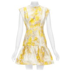 ZIMMERMANN Wild Botanica yellow cream linen floral drop waist dress Sz.1 S Reference: LACG/A00414 Brand: Zimmermann Collection: Wild Botanica Material: Linen Color: Yellow, Cream Pattern: Floral Closure: Zip Lining: White Cotton Extra Details: From the Wild Botanica Collection. A playful mini dress with a gathered flip skirt and exaggerated shoulders. Roundneck. Sleeveless Invisible back zip closure. Flounce hem. Made in: China CONDITION: Condition: Excellent, this item was pre-owned and is in excellent condition. This item is in excellent condition and ready to be loved. Comes with: Style code present (Generic) SIZING Designer size: 1 Size reference: US2-4 / UK8 / IT40 / FR36 / XS-S MEASUREMENTS: Shoulder to shoulder: 46cm / 17.9" Chest: 40cm / 15.6" Waist: 36cm / 14" Hip: 47cm / 18.3" Th Zip Lining, Drop Waist Dress, Floral Robes, Linen Color, Yellow Cream, Dropwaist Dress, Pattern Floral, Waist Dress, Drop Waist